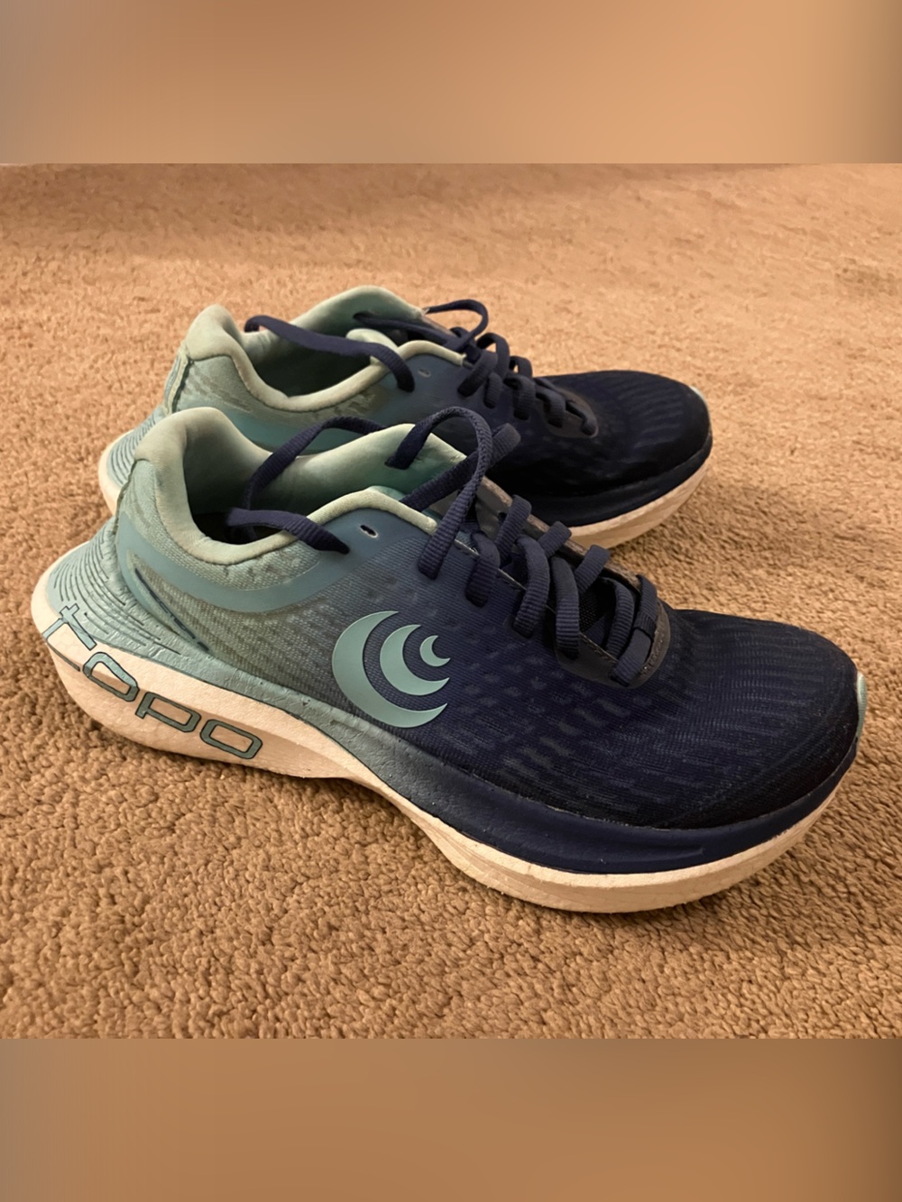 Women's Topo Spectre 2 Navy and Teal Gradient Running Shoes size 7.5
